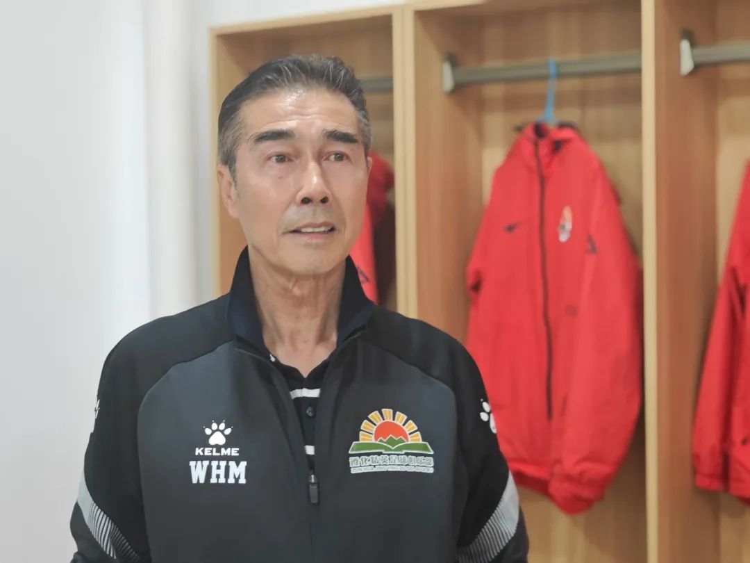 前女足主帅王海鸣扎根遵化校园:青训不收费,先育人后踢球 前女足主帅王海鸣扎根遵化校园:青训不收费,先育人后踢球
