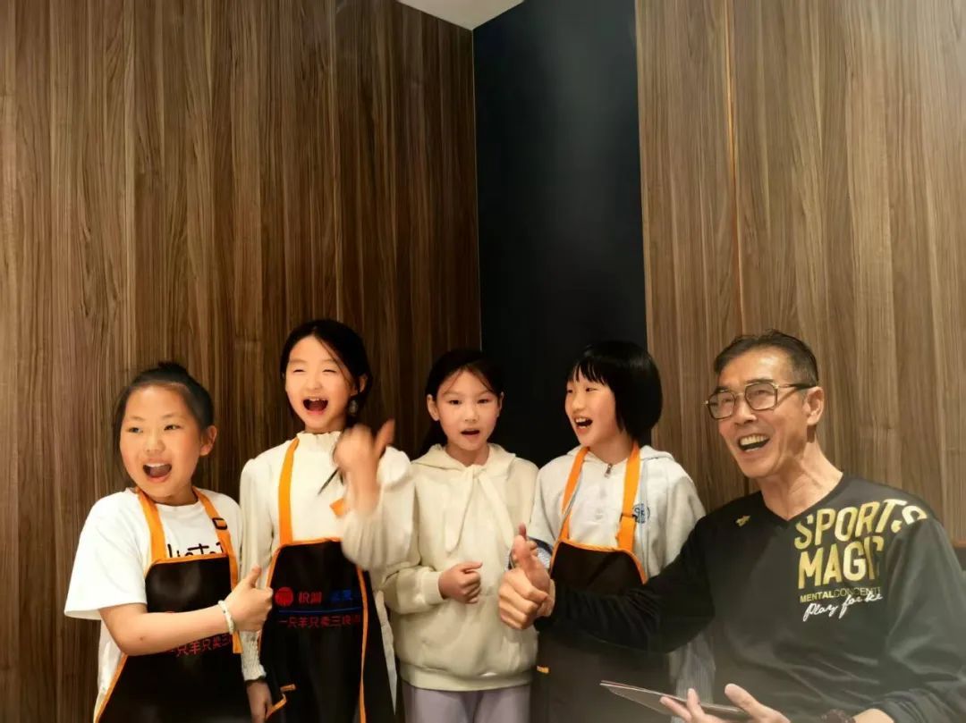 前女足主帅王海鸣扎根遵化校园:青训不收费,先育人后踢球 前女足主帅王海鸣扎根遵化校园:青训不收费,先育人后踢球