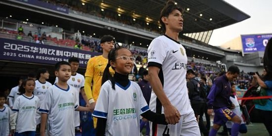 海港4-1轻取天津,颜骏凌:后面四场硬仗要咬住排名 海港4-1轻取天津,颜骏凌:后面四场硬仗要咬住排名