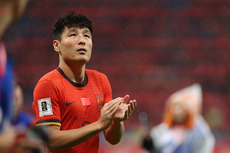 武磊百场纪念仪式后发文:感恩国家队,有收获有风雨